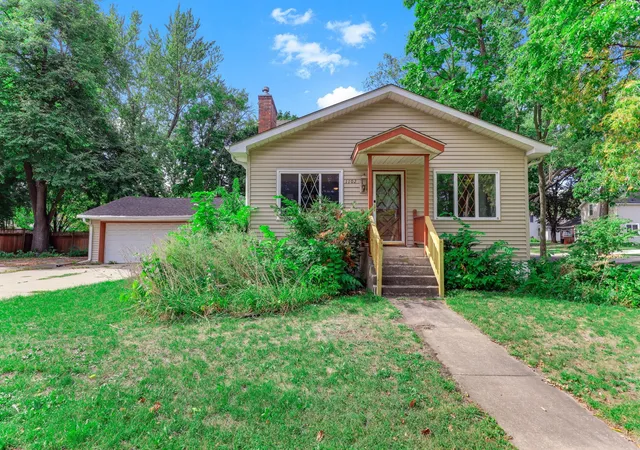Photo 3 of Single family home for sale at 1102 Ramsey St, Hastings, MN 55033 | MLS# 7145442 | Listing updated on 2026-09-18