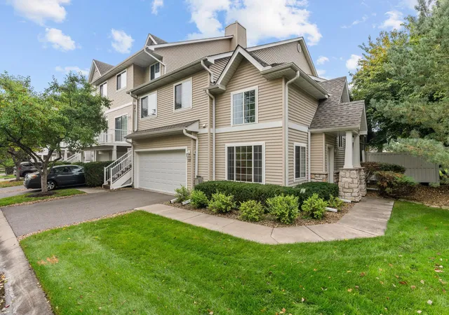 Photo 3 of Single family home for sale at 320 Willoughby Way W, Hopkins, MN 55305 | MLS# 7145451 | Listing updated on 2026-10-05