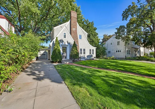 Photo 2 of Single family home for sale at 552 Fairview Ave S, Saint Paul, MN 55116 | MLS# 7145453 | Listing updated on 2026-10-16
