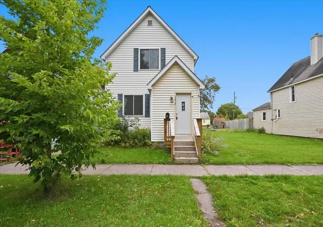 Single family home for sale at 1616 Iowa Ave, Superior, WI 54880 | MLS# 7145454