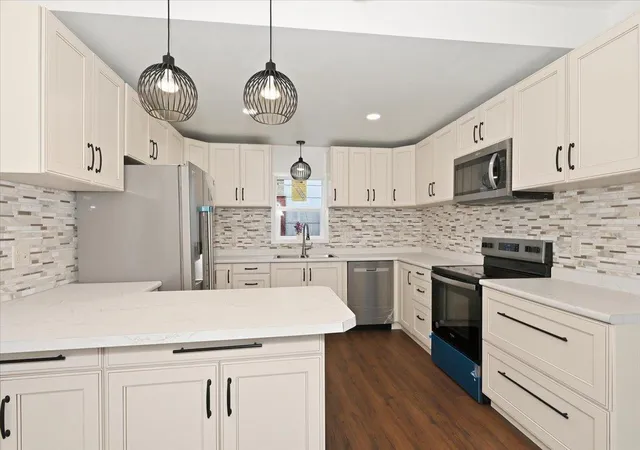 Photo 3 of Single family home for sale at 1616 Iowa Ave, Superior, WI 54880 | MLS# 7145454 | Listing updated on 2026-09-17