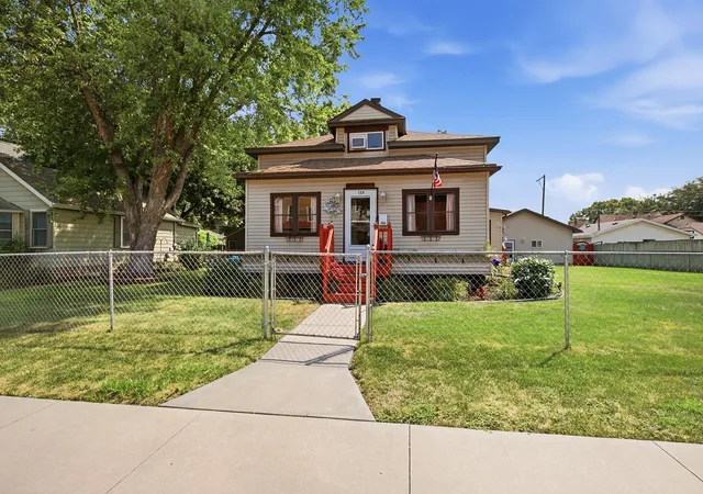 Photo 3 of Single family home for sale at 125 3rd Avenue S, South Saint Paul, MN 55075 | MLS# 7145457 | Listing updated on 2026-09-17
