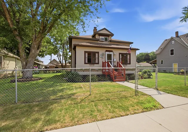 Photo 3 of Single family home for sale at 125 3rd Avenue S, South Saint Paul, MN 55075 | MLS# 7145457 | Listing updated on 2026-09-17