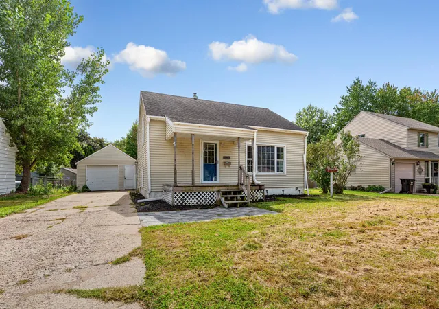 Photo 3 of Single family home for sale at 1803 2nd Avenue Sw, Austin, MN 55912 | MLS# 7145463 | Listing updated on 2026-09-19
