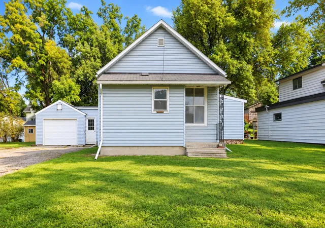 Photo 2 of Single family home for sale at 709 8th Avenue Se, Waseca, MN 56093 | MLS# 7145479 | Listing updated on 2026-09-18