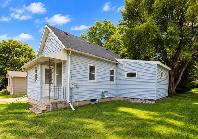 Photo 3 of Single family home for sale at 709 8th Avenue Se, Waseca, MN 56093 | MLS# 7145479 | Listing updated on 2026-09-18