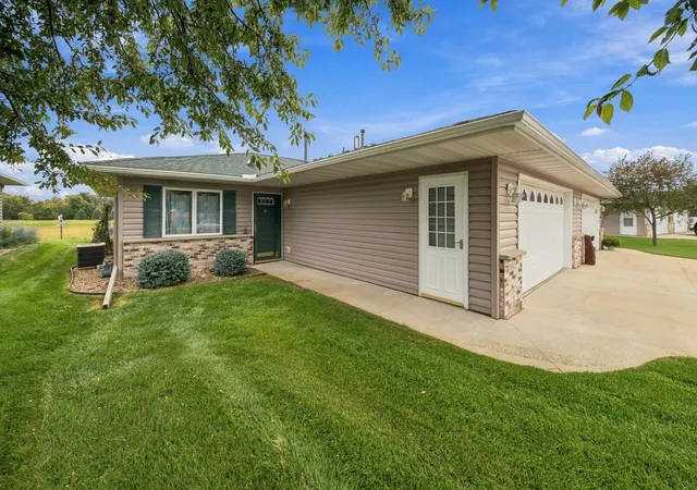 Photo 3 of Single family home for sale at 1812 Clubhouse Dr NE, Stewartville, MN 55976 | MLS# 7145483 | Listing updated on 2026-09-19