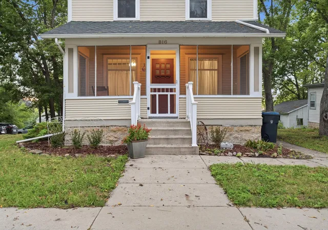 Photo 2 of Single family home for sale at 816 N 5th Street, Mankato, MN 56001 | MLS# 7145491 | Listing updated on 2026-09-21