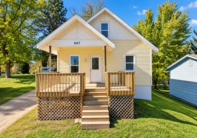 Photo 1 of Single family home for sale at 907 N Baird Ave, Fergus Falls, MN 56537 | MLS# 7145496 | Listing updated on 2026-10-23