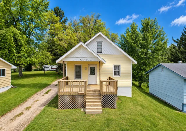 Photo 2 of Single family home for sale at 907 N Baird Ave, Fergus Falls, MN 56537 | MLS# 7145496 | Listing updated on 2026-09-20
