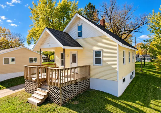 Photo 2 of Single family home for sale at 907 N Baird Ave, Fergus Falls, MN 56537 | MLS# 7145496 | Listing updated on 2026-10-23