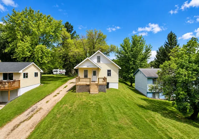 Photo 3 of Single family home for sale at 907 N Baird Ave, Fergus Falls, MN 56537 | MLS# 7145496 | Listing updated on 2026-09-20