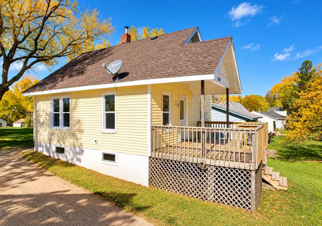 Photo 3 of Single family home for sale at 907 N Baird Ave, Fergus Falls, MN 56537 | MLS# 7145496 | Listing updated on 2026-10-23