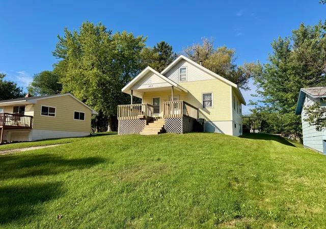 Photo 3 of Single family home for sale at 907 N Baird Ave, Fergus Falls, MN 56537 | MLS# 7145496 | Listing updated on 2026-09-20