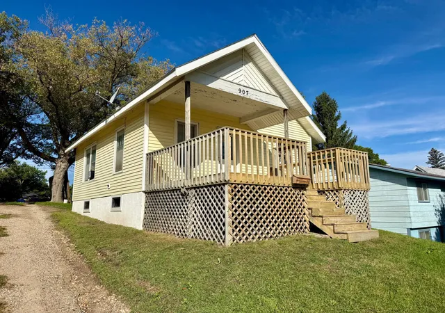 Photo 4 of Single family home for sale at 907 N Baird Ave, Fergus Falls, MN 56537 | MLS# 7145496 | Listing updated on 2026-09-20