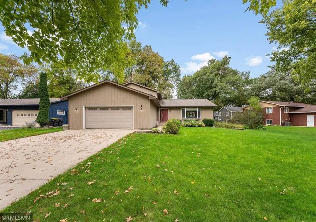 Photo 1 of Single family home for sale at 1003 Shady Oak Dr, North Mankato, MN 56003 | MLS# 7145509 | Listing updated on 2026-10-01