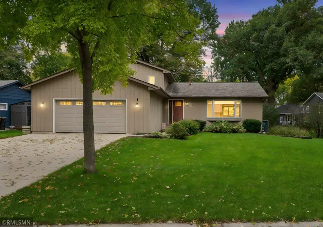 Photo 2 of Single family home for sale at 1003 Shady Oak Dr, North Mankato, MN 56003 | MLS# 7145509 | Listing updated on 2026-10-01