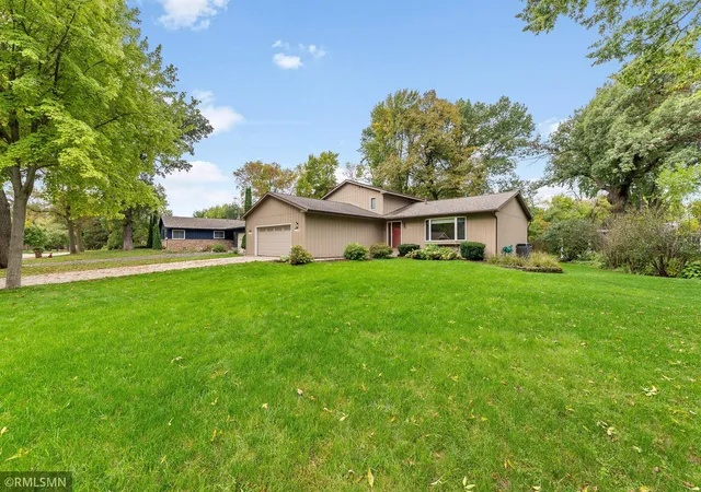 Photo 3 of Single family home for sale at 1003 Shady Oak Dr, North Mankato, MN 56003 | MLS# 7145509 | Listing updated on 2026-10-01