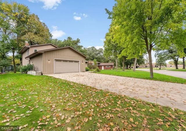 Photo 3 of Single family home for sale at 1003 Shady Oak Dr, North Mankato, MN 56003 | MLS# 7145509 | Listing updated on 2026-10-01