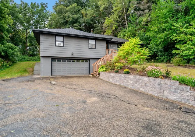 Photo 1 of Single family home for sale at 405 Creek Ln, Chaska, MN 55318 | MLS# 7145550 | Listing updated on 2026-09-18