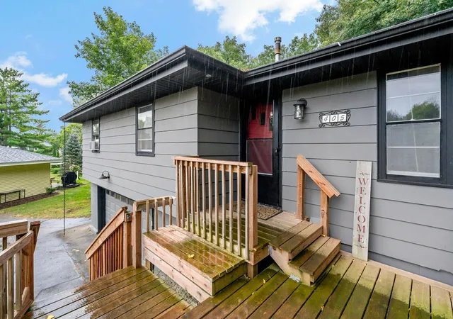 Photo 2 of Single family home for sale at 405 Creek Ln, Chaska, MN 55318 | MLS# 7145550 | Listing updated on 2026-09-18