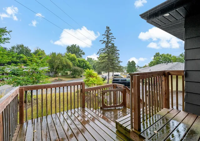 Photo 3 of Single family home for sale at 405 Creek Ln, Chaska, MN 55318 | MLS# 7145550 | Listing updated on 2026-09-18