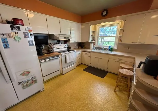 Photo 4 of Single family home for sale at 3809 2nd Avenue E, Hibbing, MN 55746 | MLS# 7145560 | Listing updated on 2026-09-22