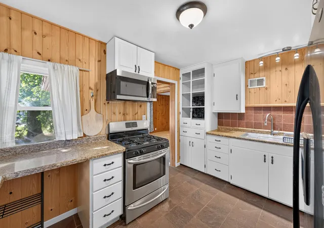 Photo 3 of Single family home for sale at 1349 Hazelwood St, Saint Paul, MN 55106 | MLS# 7145568 | Listing updated on 2026-09-18