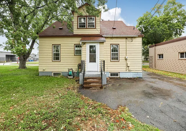 Photo 4 of Sale Pending at 129 7th Avenue NE, Saint Cloud, MN 56304 | MLS# 7145570 | Listing updated on 2026-10-03