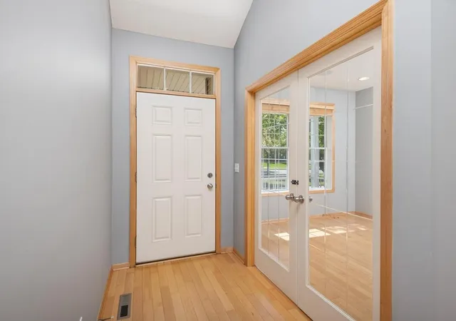 Photo 4 of Single family home for sale at 4871 Woodland Ave, Shakopee, MN 55379 | MLS# 7145588 | Listing updated on 2026-09-18