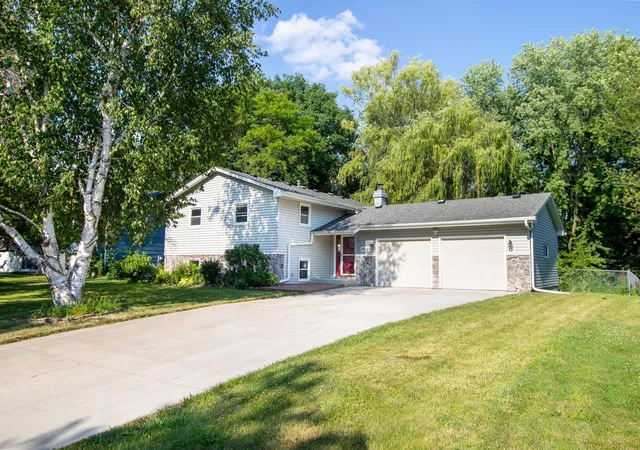 Photo 1 of Single family home for sale at 16639 Lyons Ave Se, Prior Lake, MN 55372 | MLS# 7145591 | Listing updated on 2026-09-21