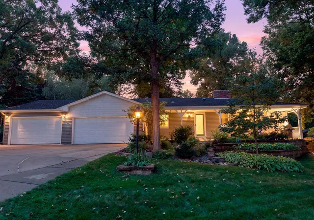 Photo 1 of Single family home for sale at 7181 Foxboro Ln, Saint Paul, MN 55125 | MLS# 7145592 | Listing updated on 2026-10-05
