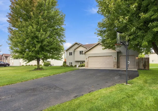 Photo 3 of Single family home for sale at 12460 66th Street Ne, Albertville, MN 55301 | MLS# 7145593 | Listing updated on 2026-09-22