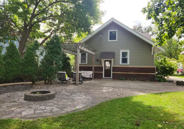 Photo 2 of Single family home for sale at 622 Nicollet Ave, North Mankato, MN 56003 | MLS# 7145599 | Listing updated on 2026-09-18
