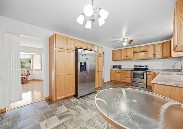 Photo 4 of Single family home for sale at 833 Lewis Pl, Saint Cloud, MN 56301 | MLS# 7145631 | Listing updated on 2026-09-24