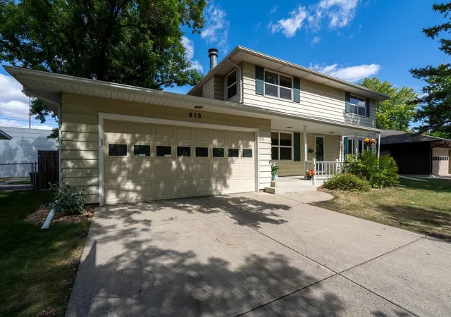 Photo 2 of Single family home for sale at 913 Park Dr S, Fargo, ND 58103 | MLS# 7145673 | Listing updated on 2026-09-24