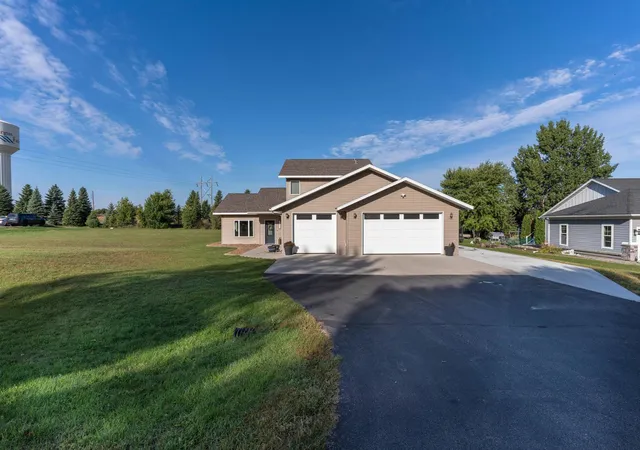Photo 3 of Single family home for sale at 2021 Tower View Rd, Fergus Falls, MN 56537 | MLS# 7145689 | Listing updated on 2026-09-19