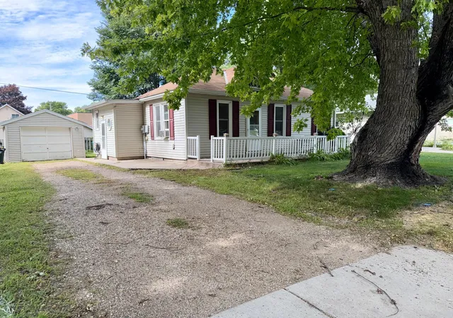 Photo 2 of Single family home for sale at 1218 7 1/2 St Sw, Willmar, MN 56201 | MLS# 7145705 | Listing updated on 2026-09-18
