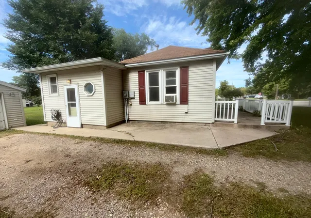 Photo 3 of Single family home for sale at 1218 7 1/2 St Sw, Willmar, MN 56201 | MLS# 7145705 | Listing updated on 2026-09-18