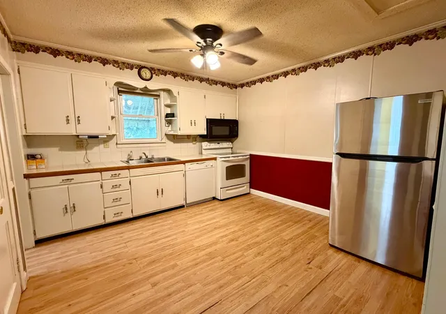 Photo 3 of Single family home for sale at 1218 7 1/2 St SW, Willmar, MN 56201 | MLS# 7145705 | Listing updated on 2026-09-18