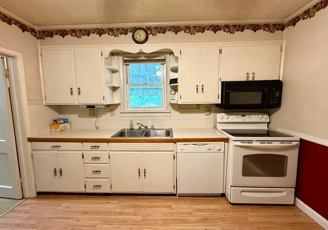 Photo 4 of Single family home for sale at 1218 7 1/2 St SW, Willmar, MN 56201 | MLS# 7145705 | Listing updated on 2026-09-18