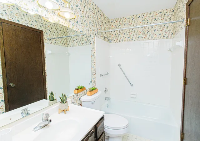 Photo 23 of Single family home for sale at 6570 Upper 35th St N, Saint Paul, MN 55128 | MLS# 7145716 | Listing updated on 2026-10-10