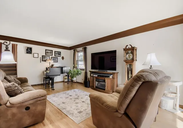 Photo 3 of Single family home for sale at 512 9th Avenue S, South Saint Paul, MN 55075 | MLS# 7145719 | Listing updated on 2026-09-18