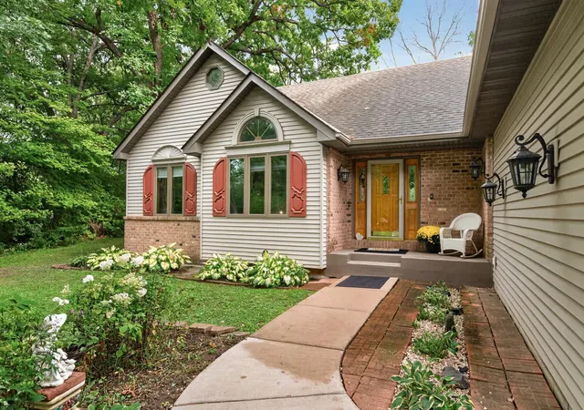 Photo 2 of Single family home for sale at 27163 Ironwood Ct, Chisago City, MN 55013 | MLS# 7145747 | Listing updated on 2026-10-02