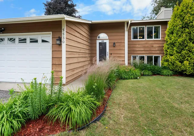 Photo 3 of Single family home for sale at 5530 W 135th Street, Savage, MN 55378 | MLS# 7145757 | Listing updated on 2026-09-21