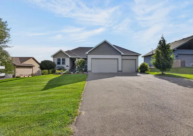Photo 3 of Single family home for sale at 31473 Marvin Ave, Lindstrom, MN 55045 | MLS# 7145768 | Listing updated on 2026-10-02
