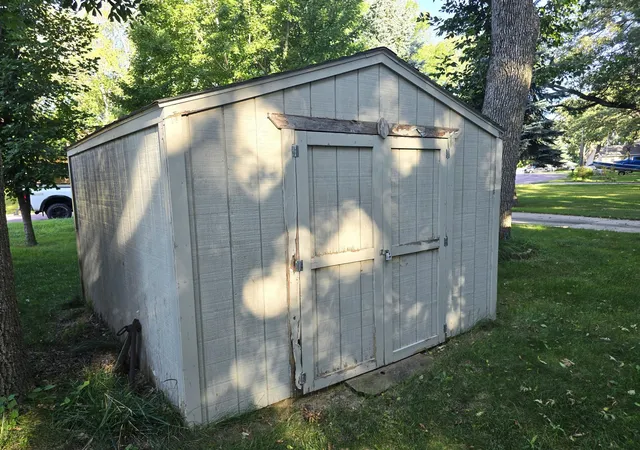 Photo 4 of Single family home for sale at 409 W Amber Lake Dr, Fairmont, MN 56031 | MLS# 7145779 | Listing updated on 2026-09-23