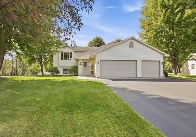 Photo 2 of Single family home for sale at 1120 Applewood Ct, Waite Park, MN 56387 | MLS# 7145791 | Listing updated on 2026-09-29