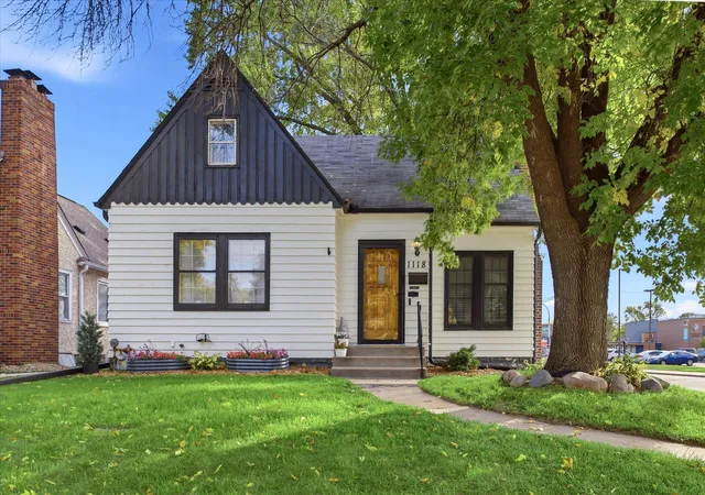 Photo 1 of Single family home for sale at 1118 Livingston Ave, Saint Paul, MN 55118 | MLS# 7145795 | Listing updated on 2026-10-08