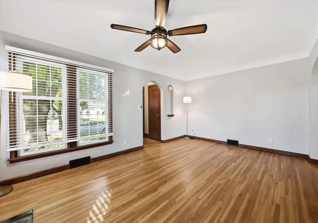 Photo 3 of Single family home for sale at 1118 Livingston Ave, Saint Paul, MN 55118 | MLS# 7145795 | Listing updated on 2026-10-08
